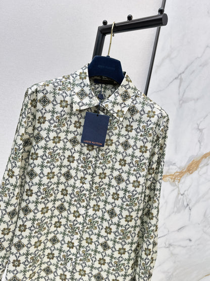Loose-fitting shirt