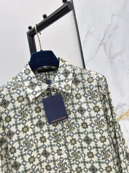 Loose-fitting shirt
