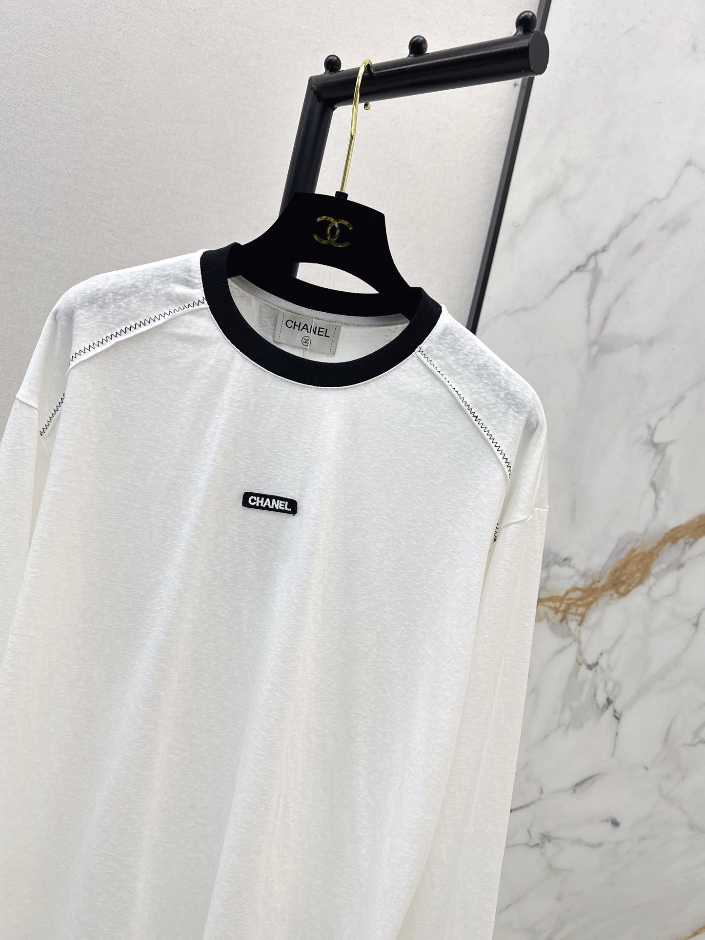 Crew neck long-sleeved top