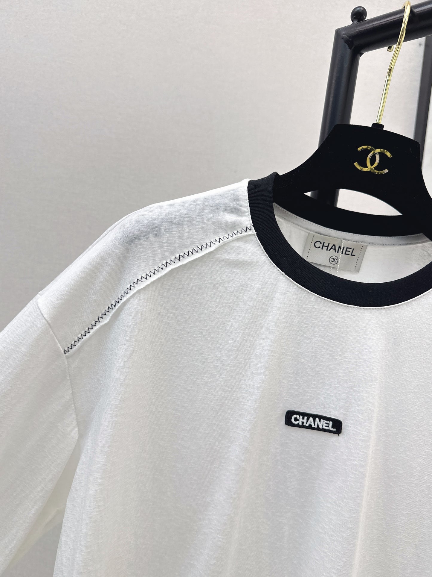 Crew neck long-sleeved top