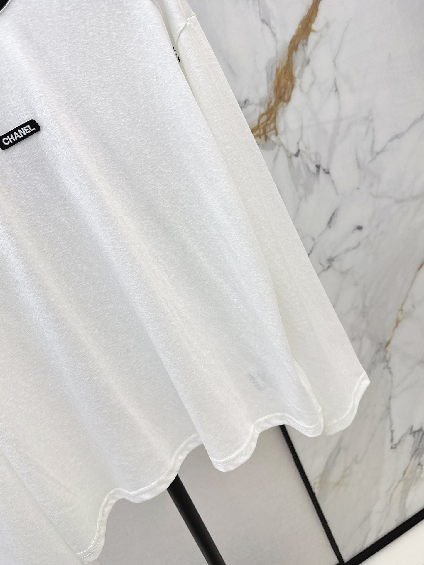 Crew neck long-sleeved top