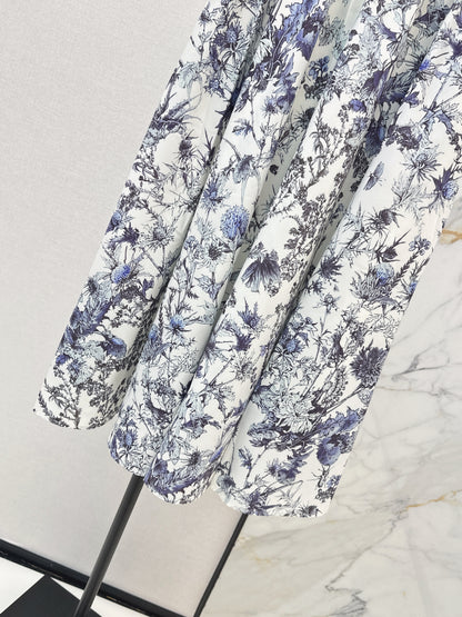 Flowing and elegant midi skirt