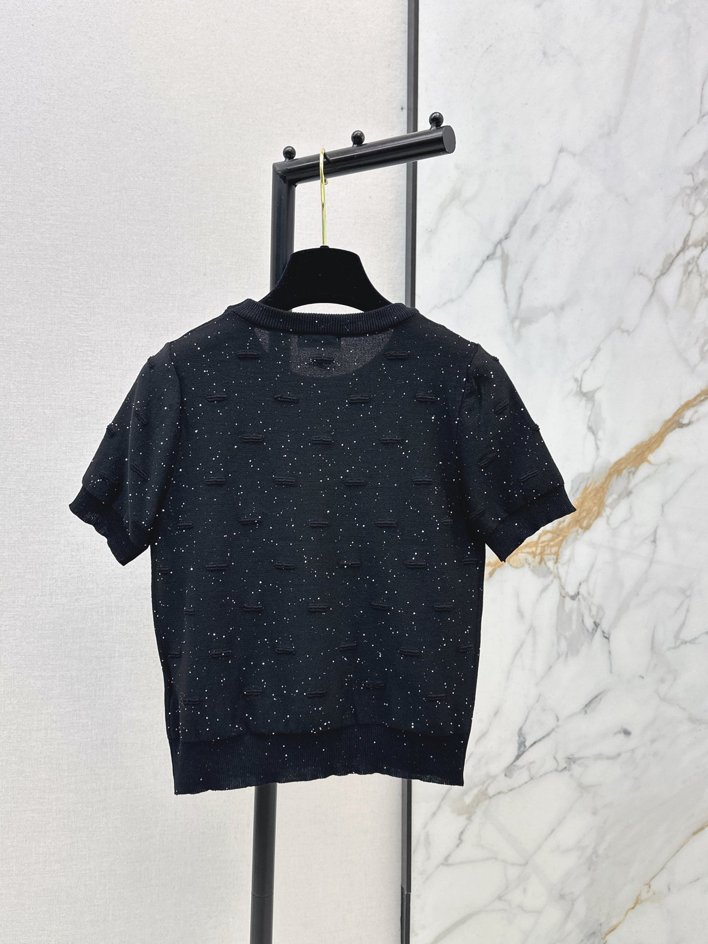 Retro-style knit top