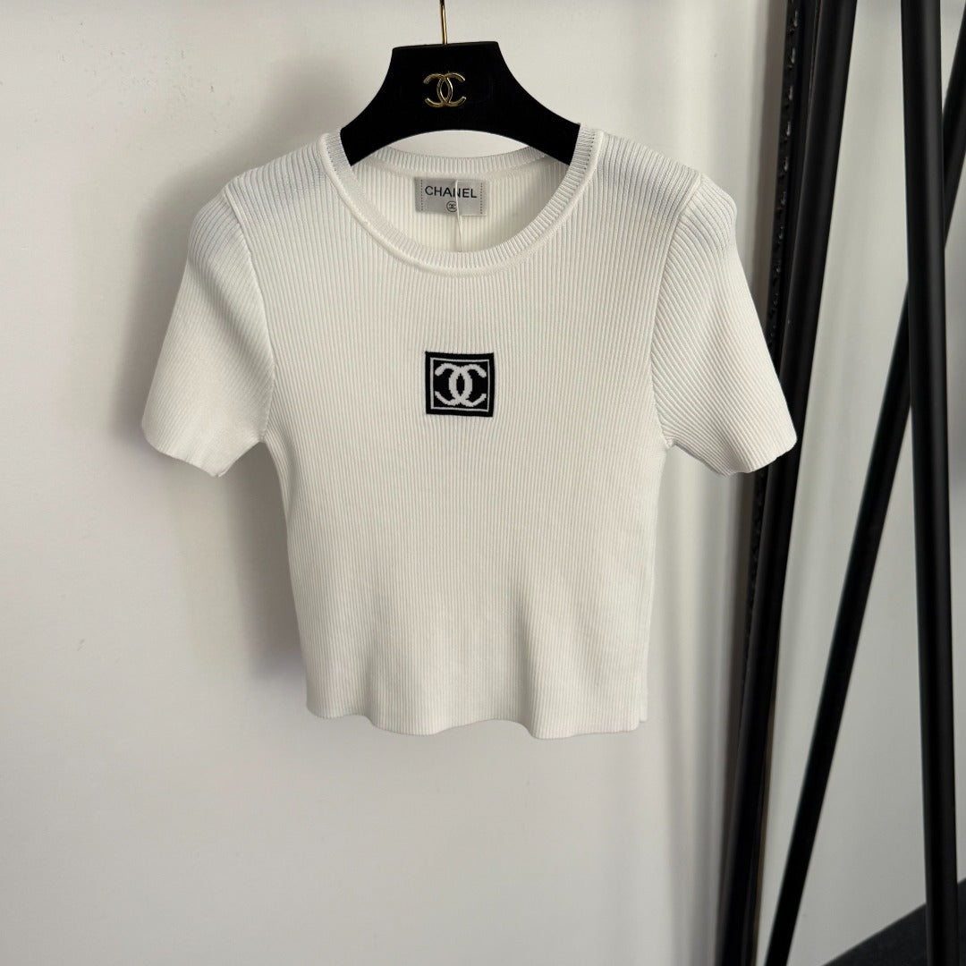 Slim fit short-sleeved top