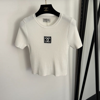 Slim fit short-sleeved top