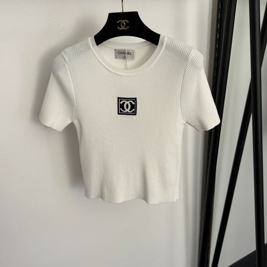 Slim fit short-sleeved top