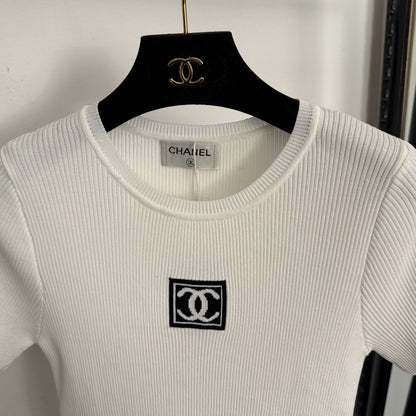 Slim fit short-sleeved top