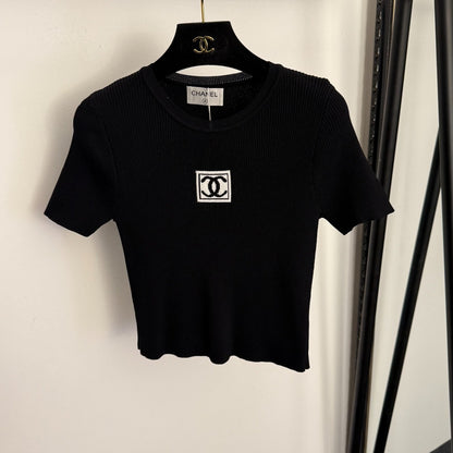 Slim fit short-sleeved top