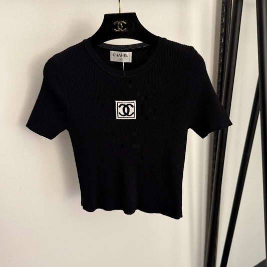 Slim fit short-sleeved top