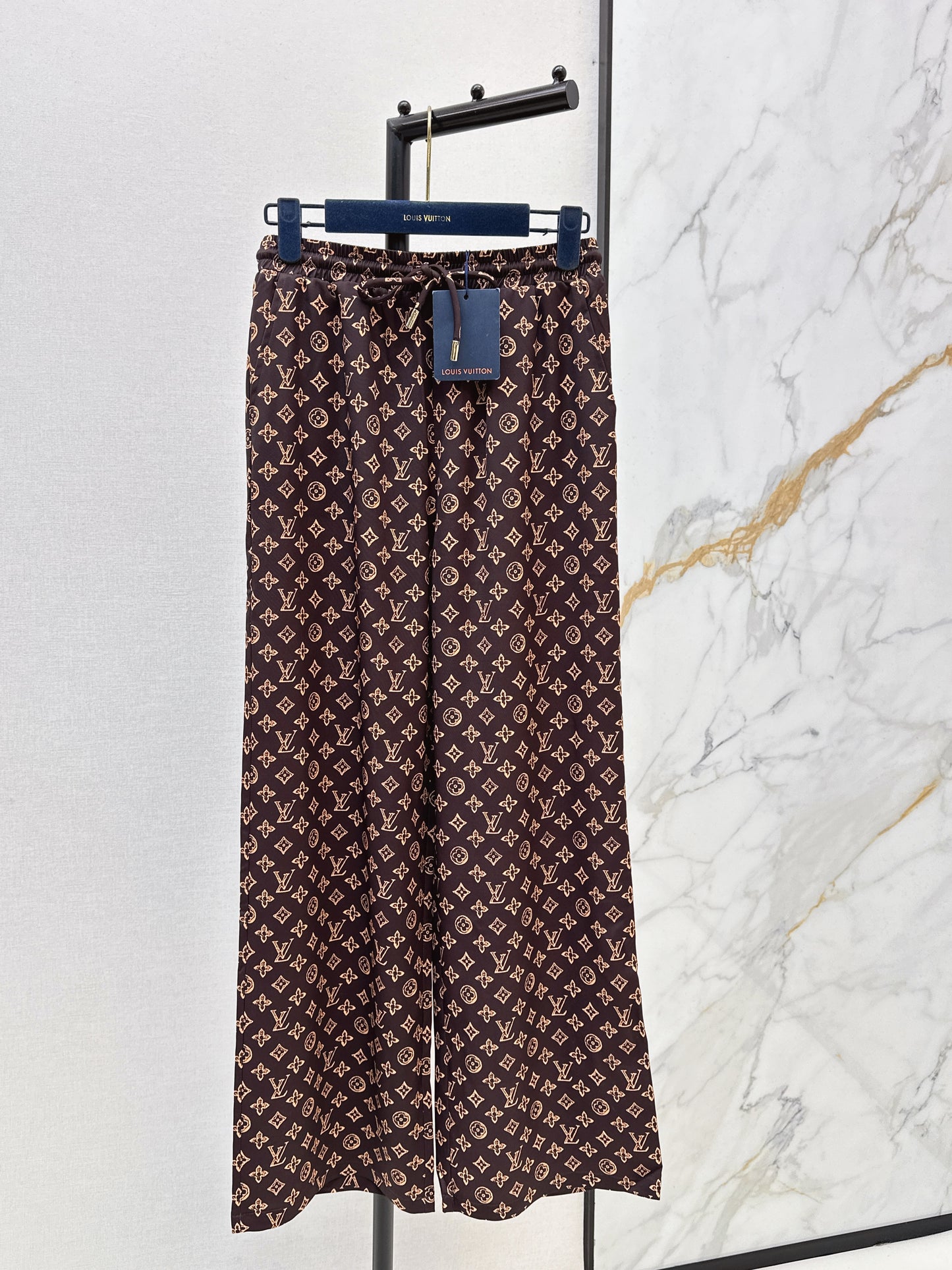 Elastic waist straight-leg pants