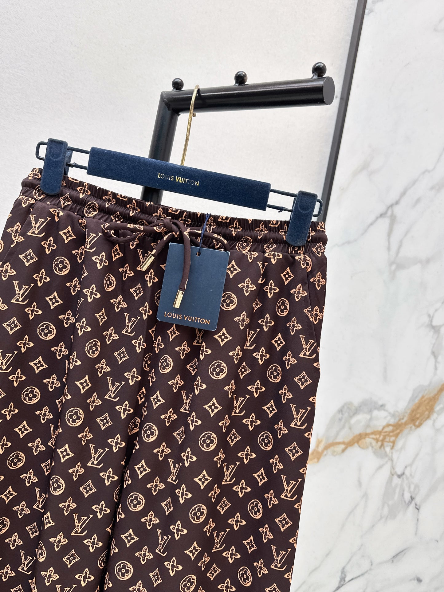 Elastic waist straight-leg pants