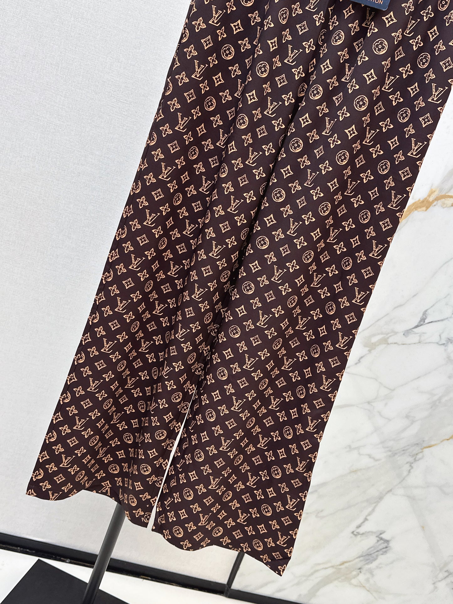 Elastic waist straight-leg pants