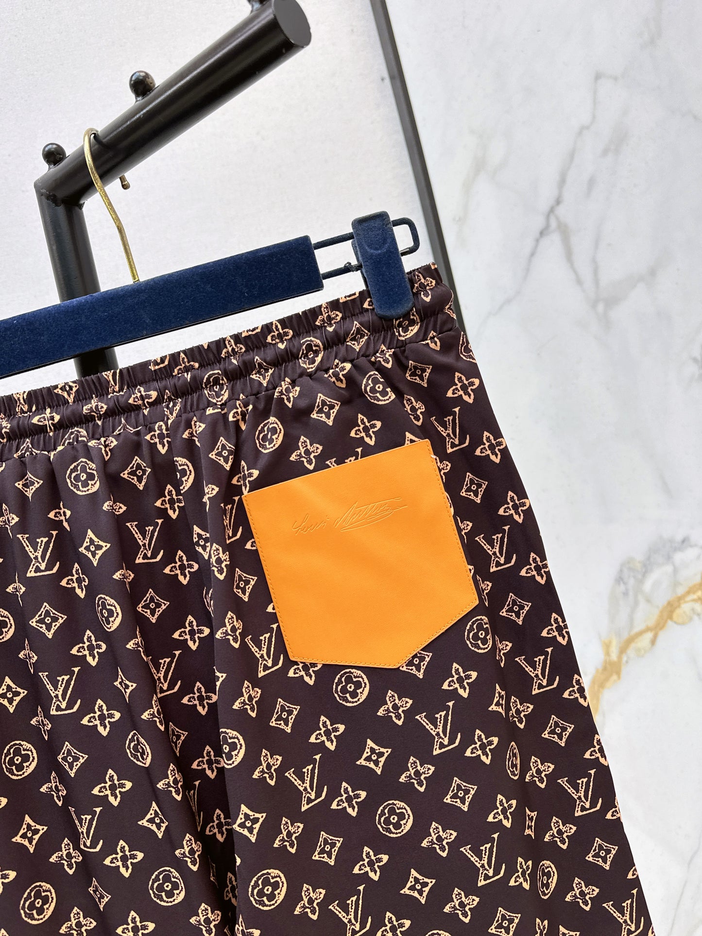 Elastic waist straight-leg pants
