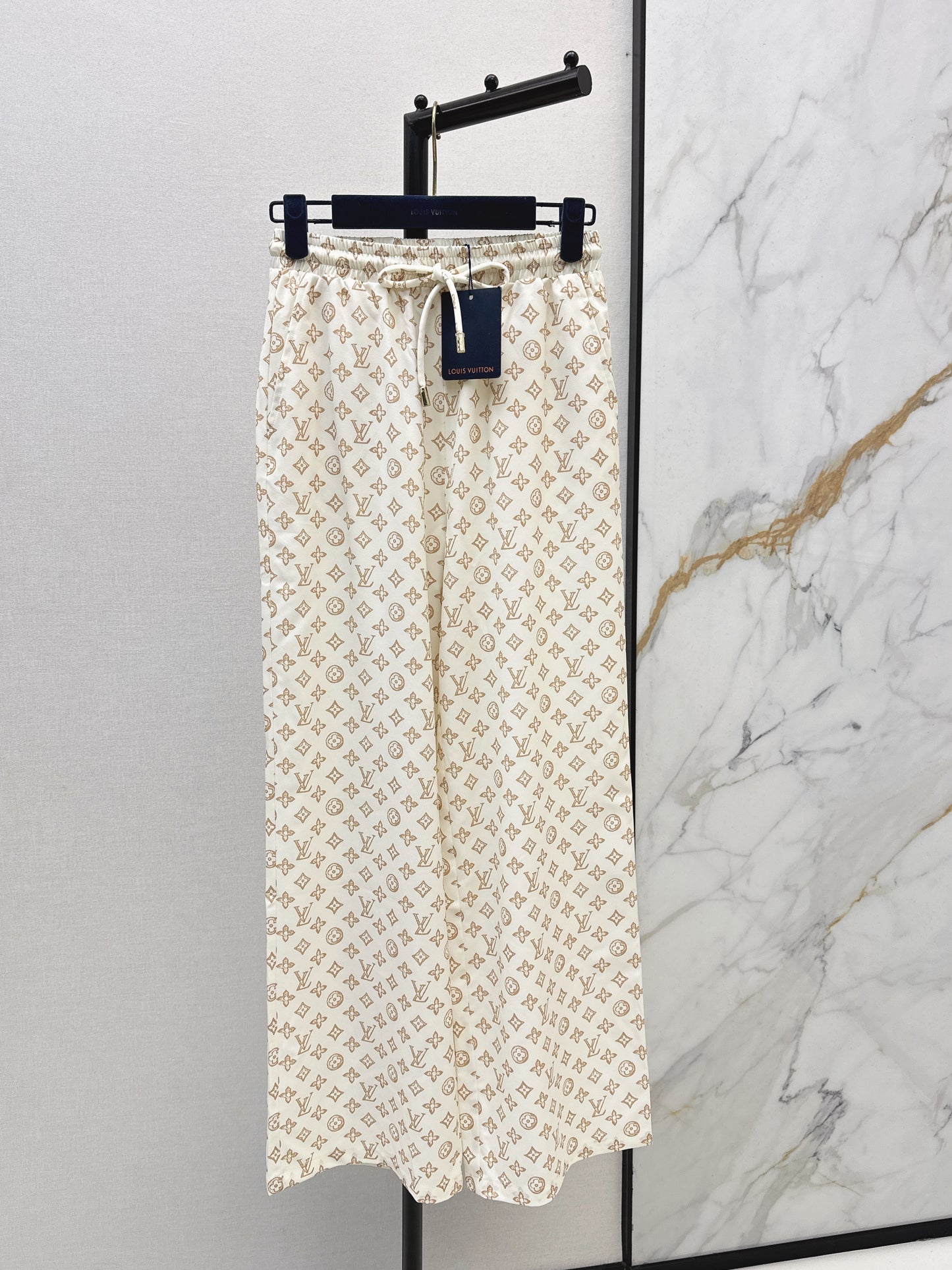 Elastic waist straight-leg pants