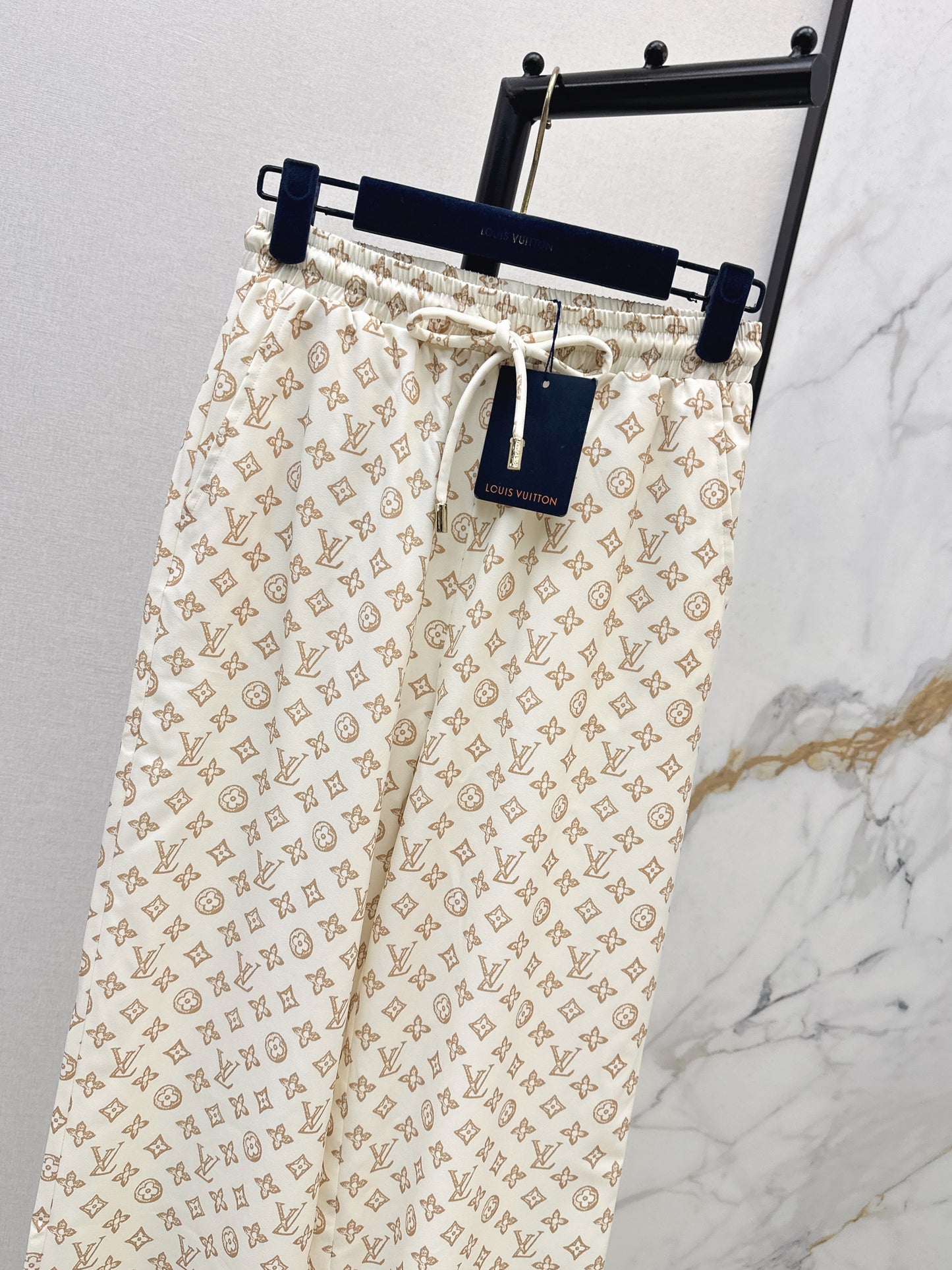 Elastic waist straight-leg pants