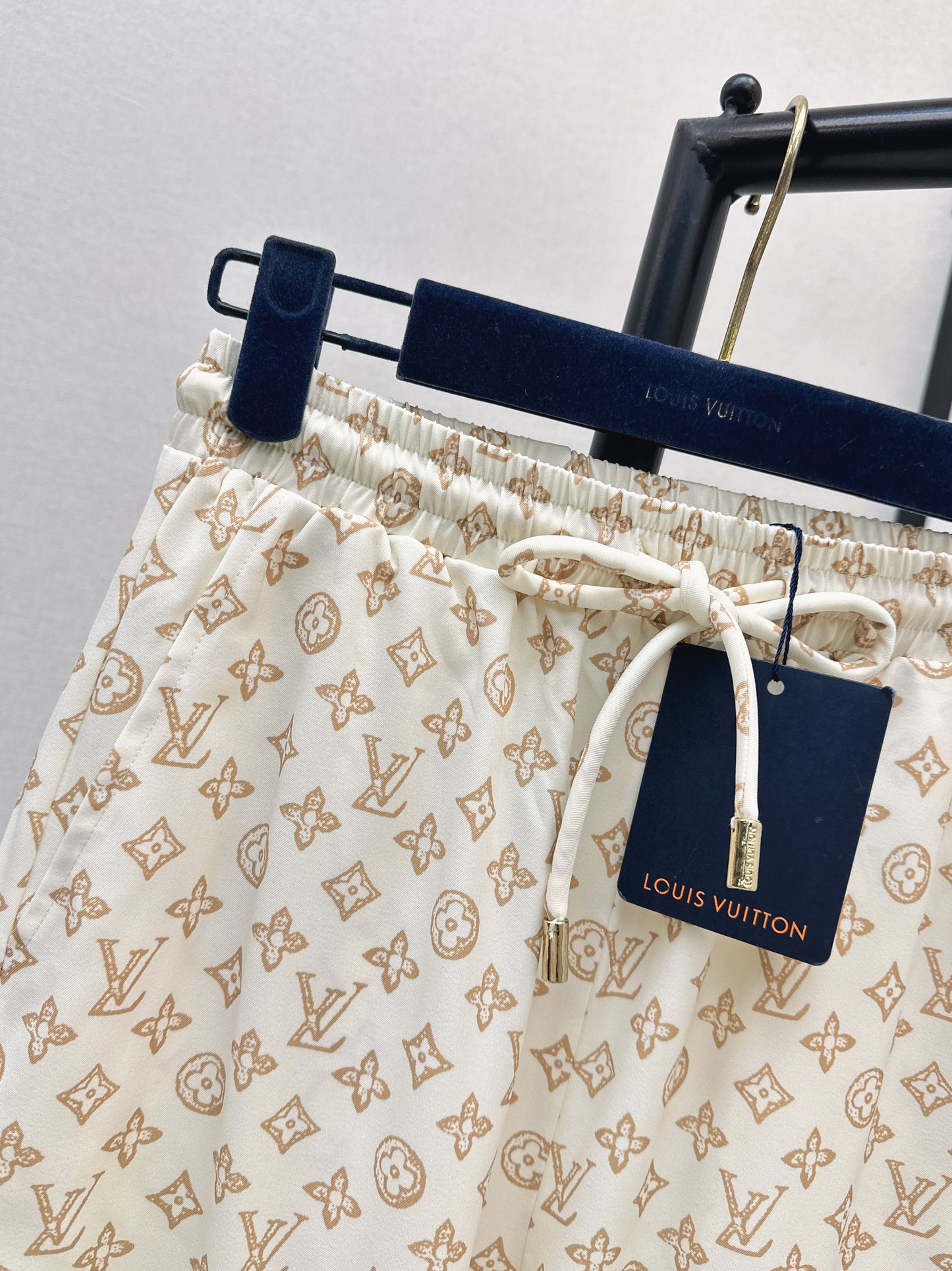 Elastic waist straight-leg pants