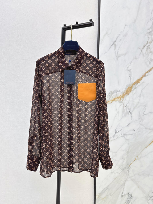 Loose-fitting shirt