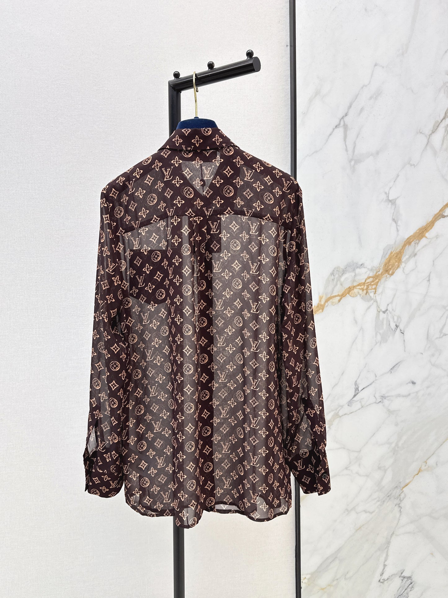 Loose-fitting shirt