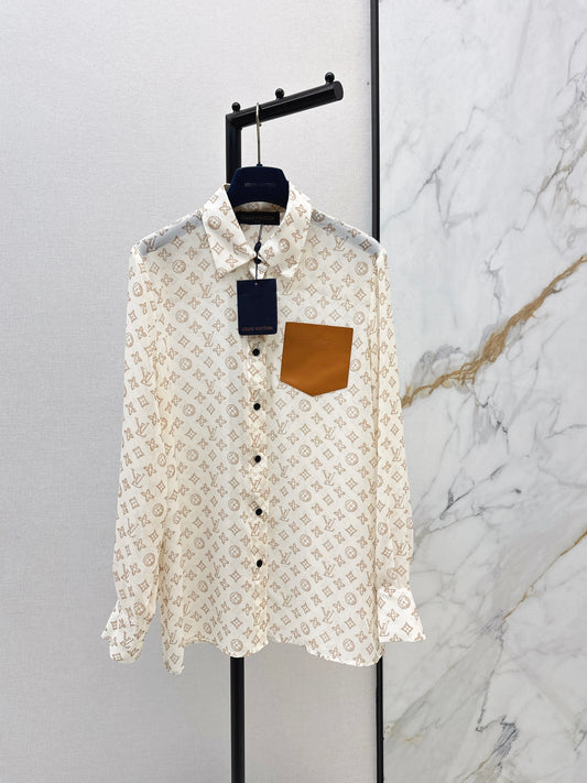 Loose-fitting shirt