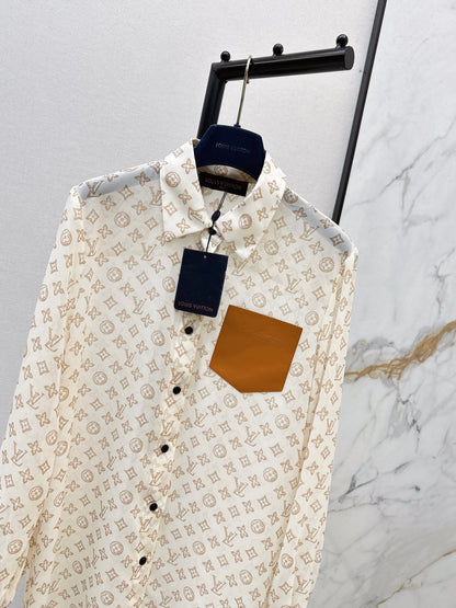 Loose-fitting shirt