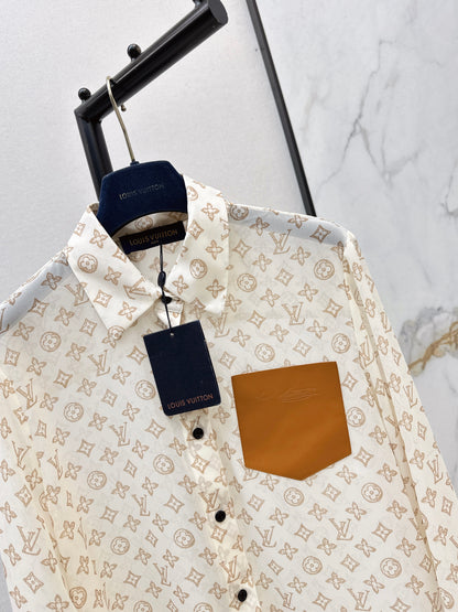 Loose-fitting shirt
