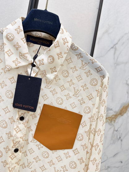 Loose-fitting shirt