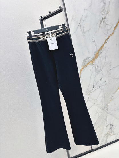 Flared, mid-high waist, stretch leggings