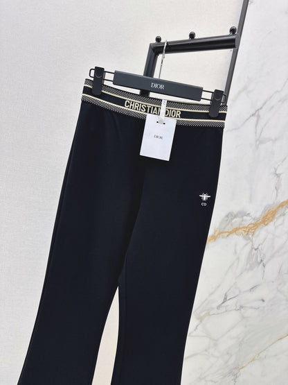 Flared, mid-high waist, stretch leggings