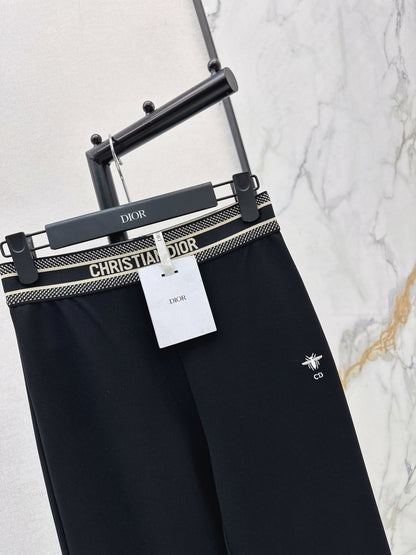 Flared, mid-high waist, stretch leggings