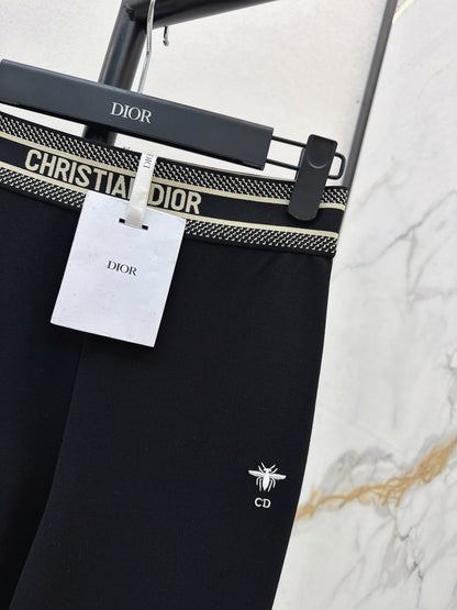 Flared, mid-high waist, stretch leggings