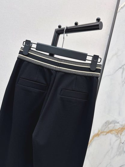 Flared, mid-high waist, stretch leggings