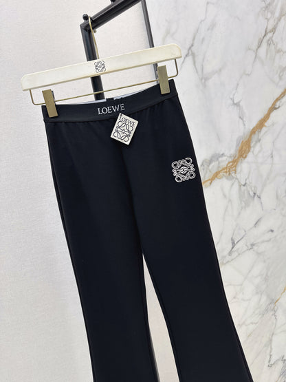 Flared, mid-high waist, stretch leggings