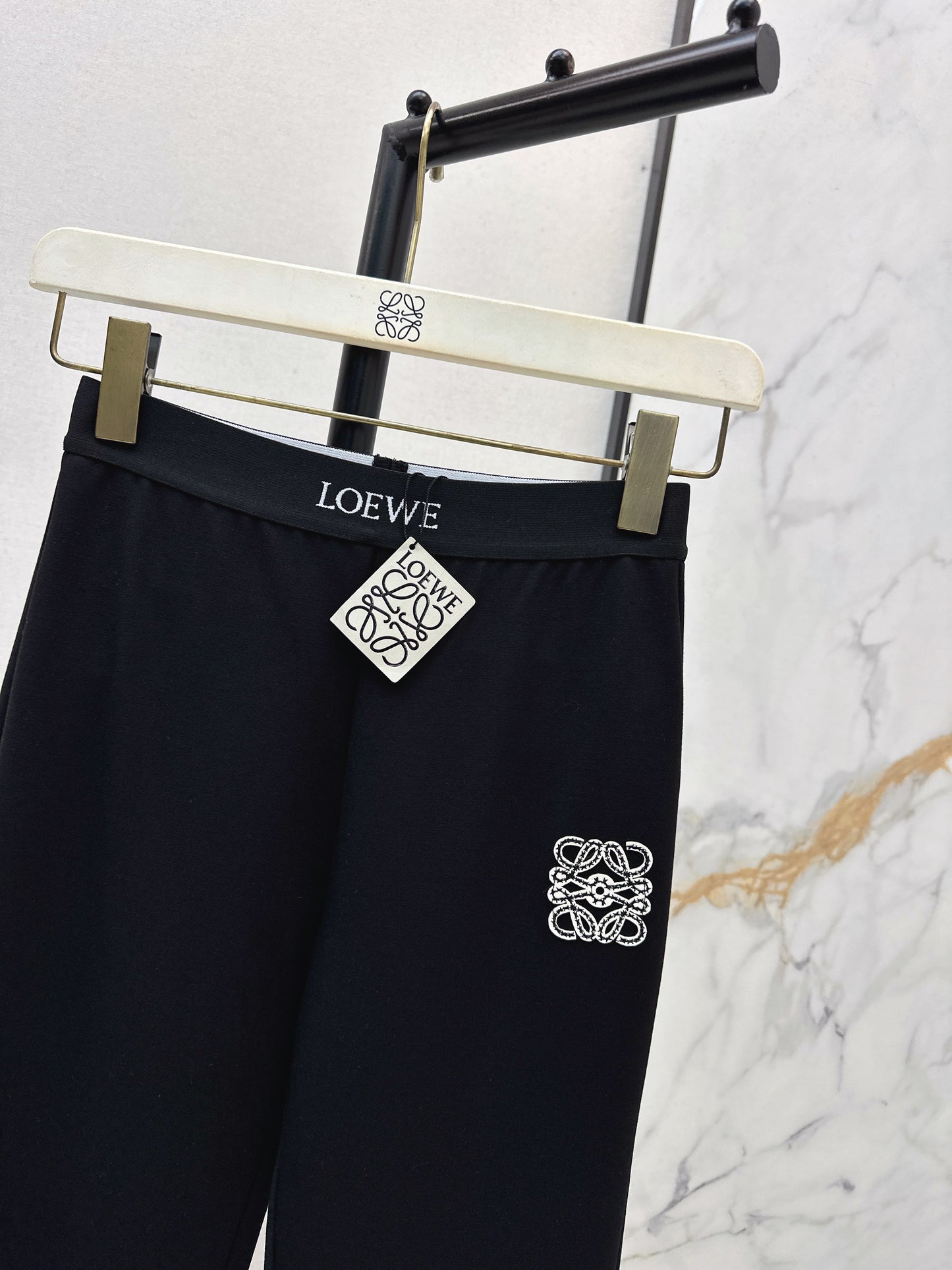Flared, mid-high waist, stretch leggings
