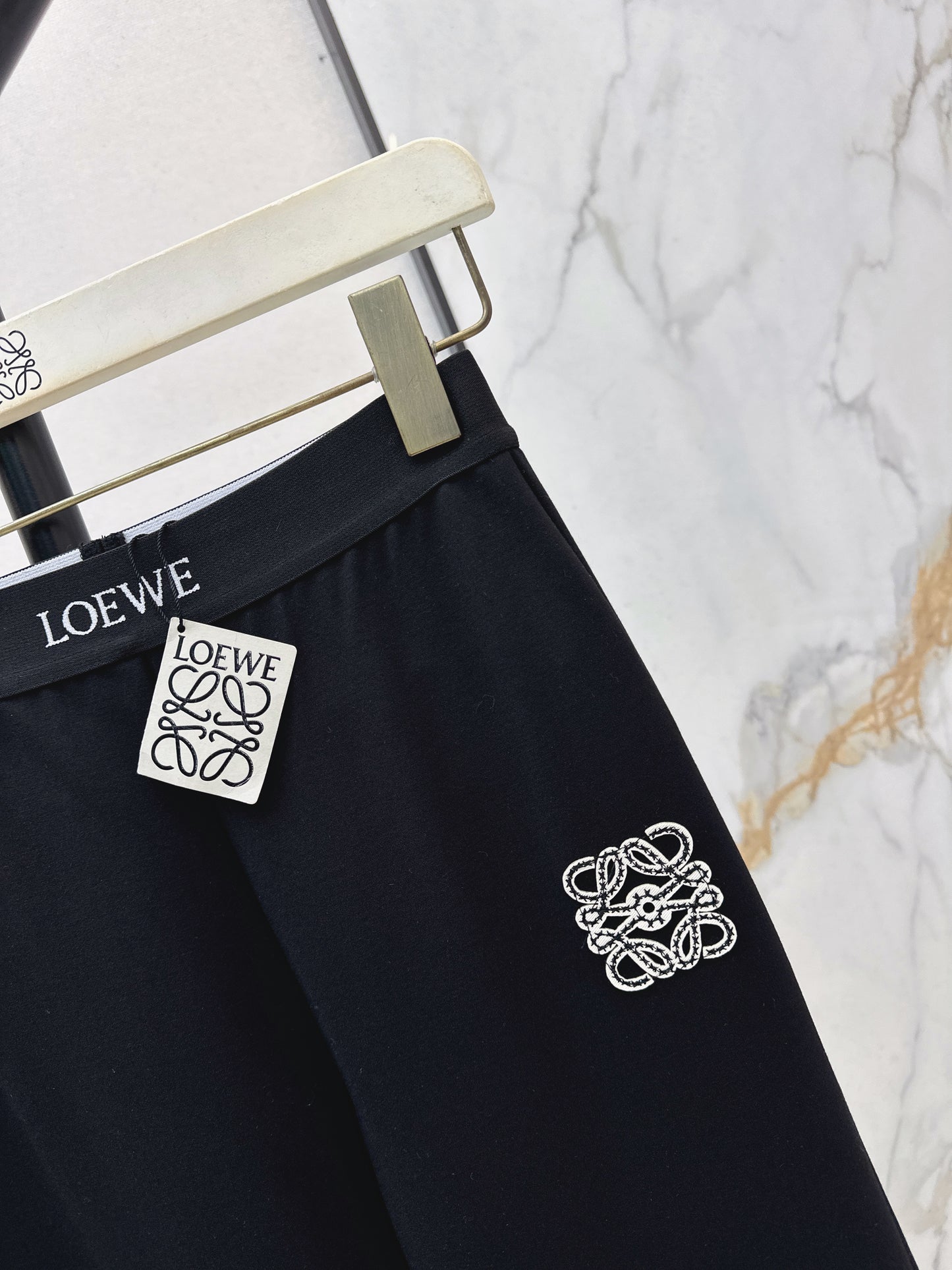 Flared, mid-high waist, stretch leggings