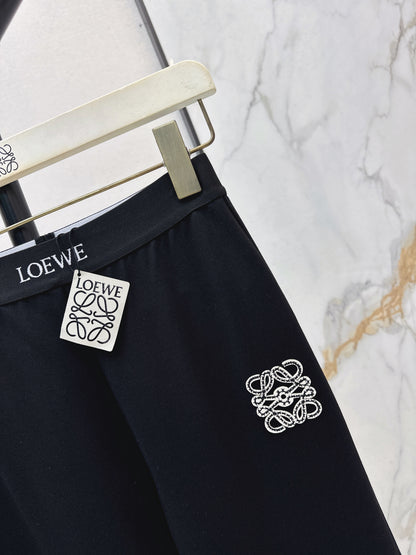 Flared, mid-high waist, stretch leggings