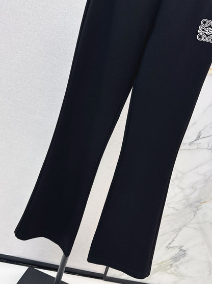 Flared, mid-high waist, stretch leggings