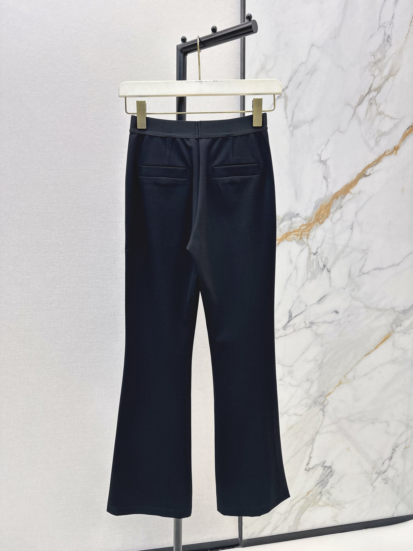 Flared, mid-high waist, stretch leggings