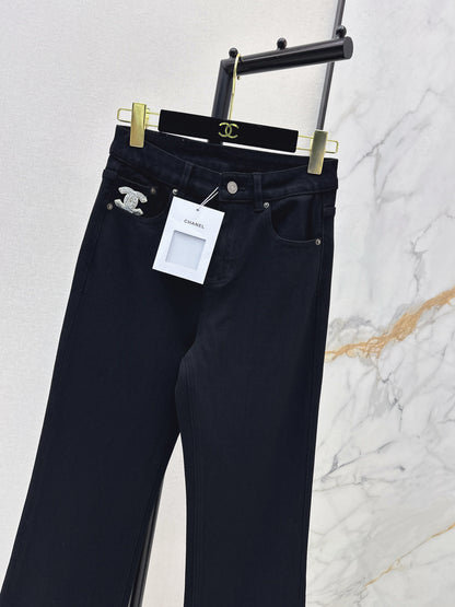 Straight-leg jeans with frayed hem