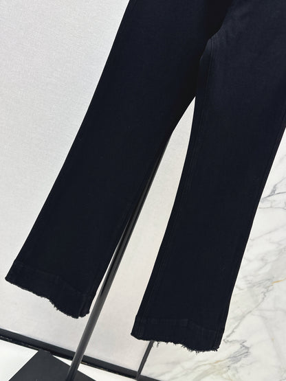 Straight-leg jeans with frayed hem