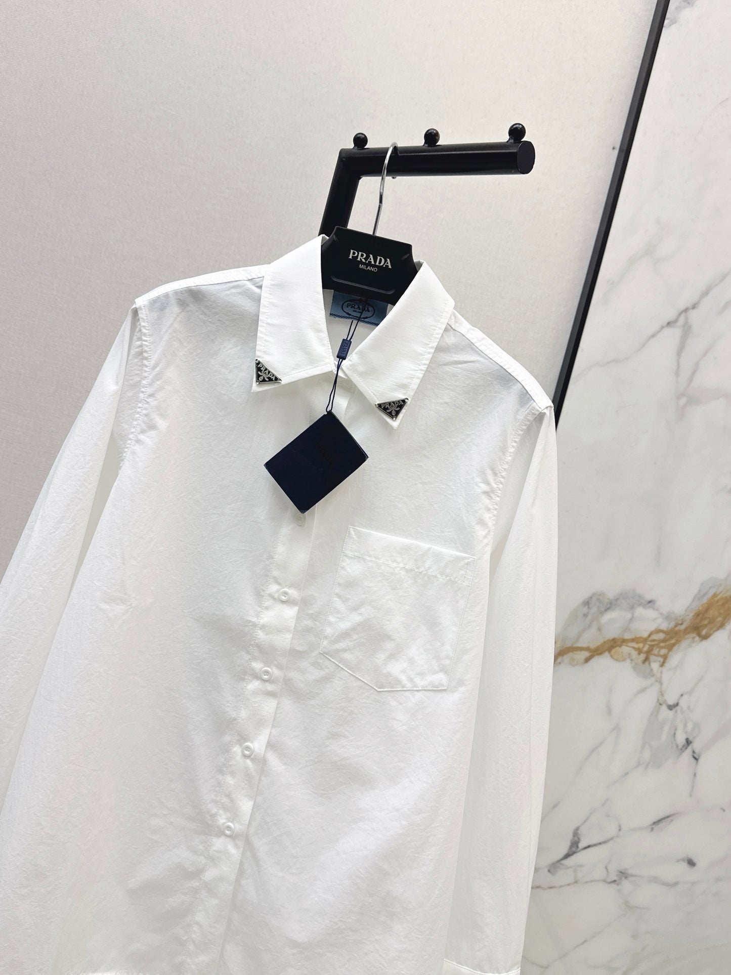 Triangle logo loose-fitting shirt