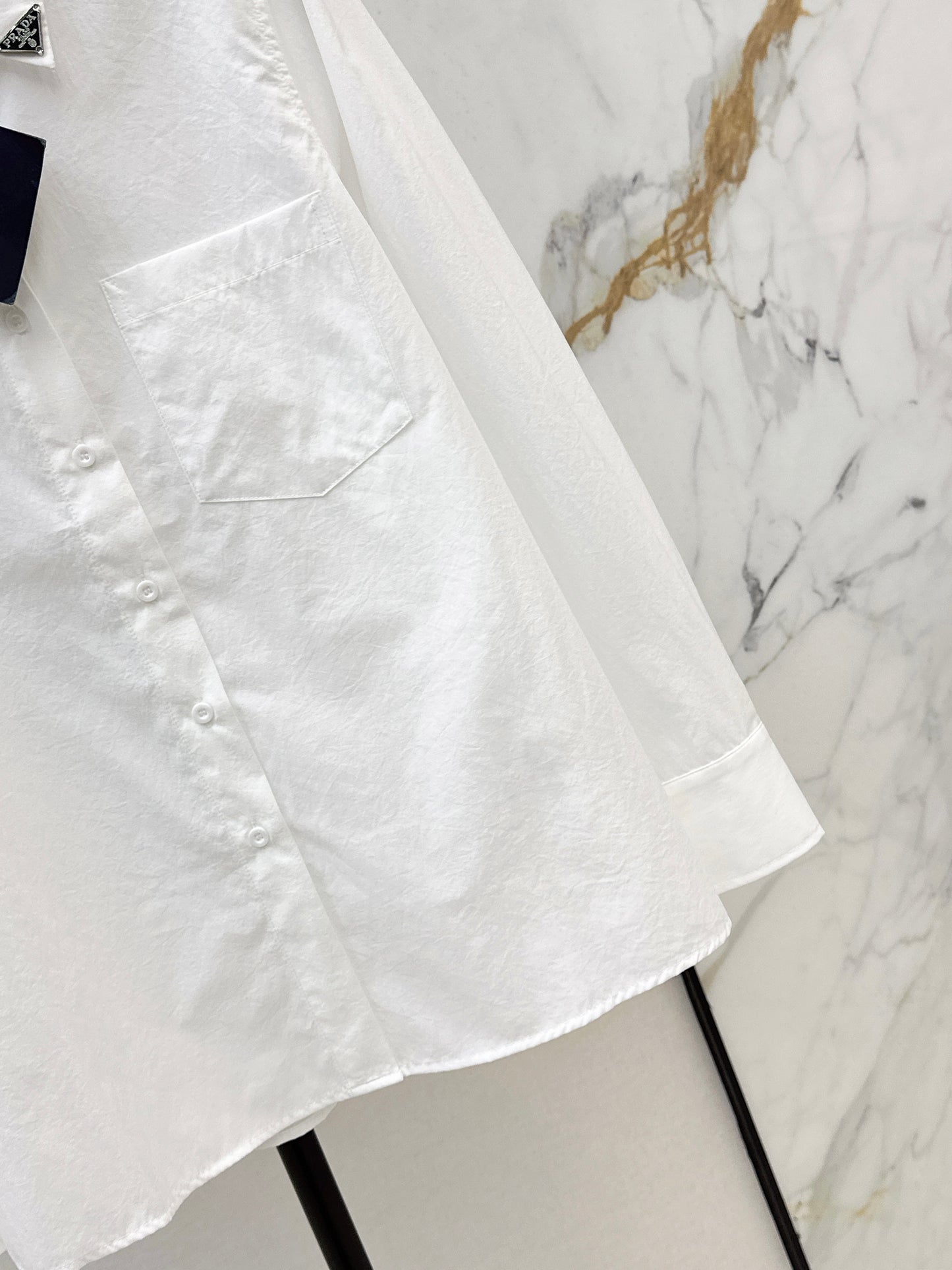Triangle logo loose-fitting shirt