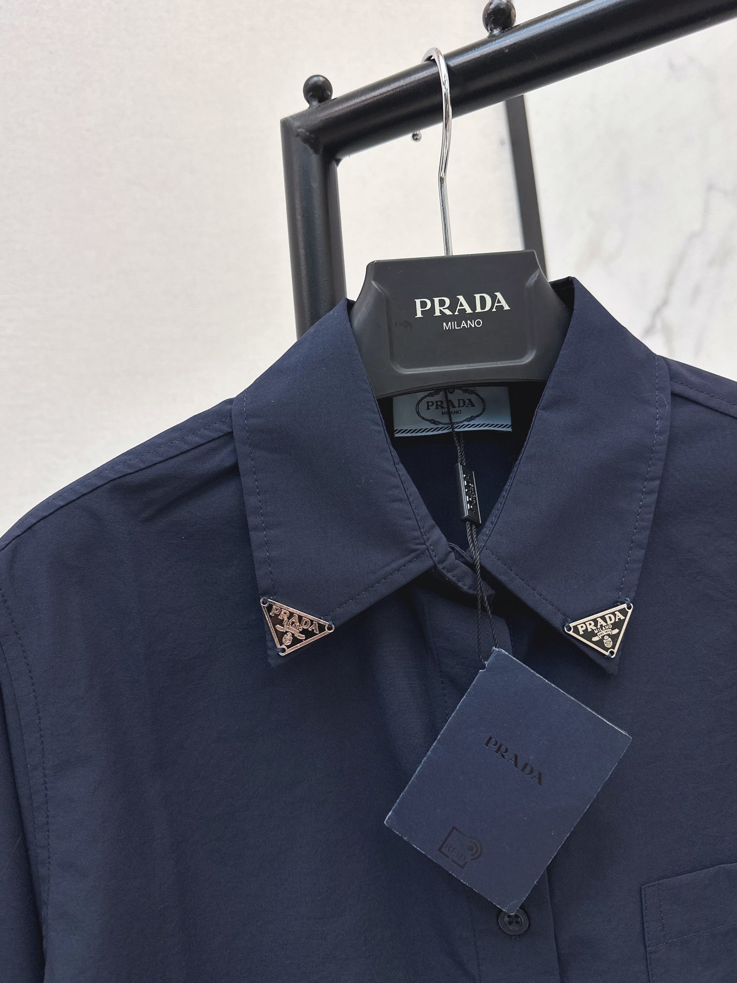Triangle logo loose-fitting shirt