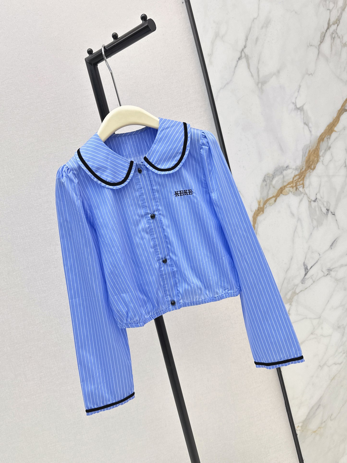 Short-sleeved collared shirt