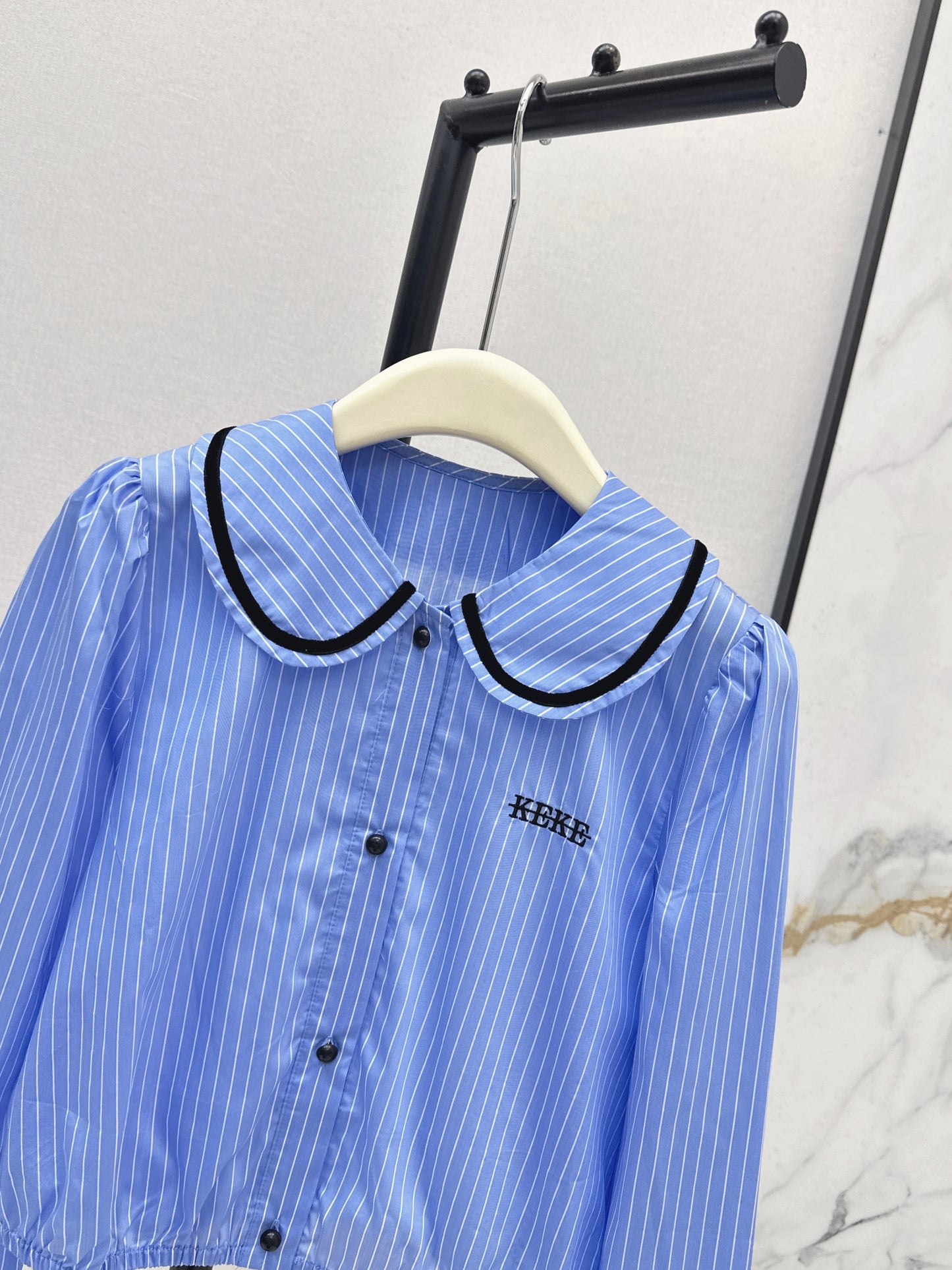 Short-sleeved collared shirt