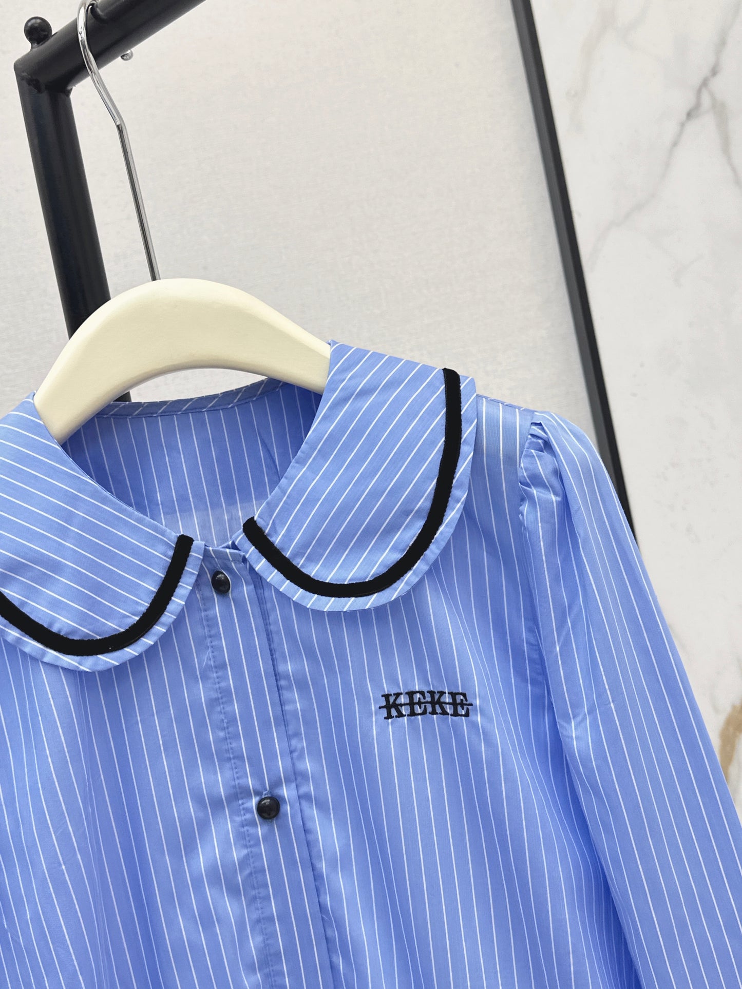 Short-sleeved collared shirt
