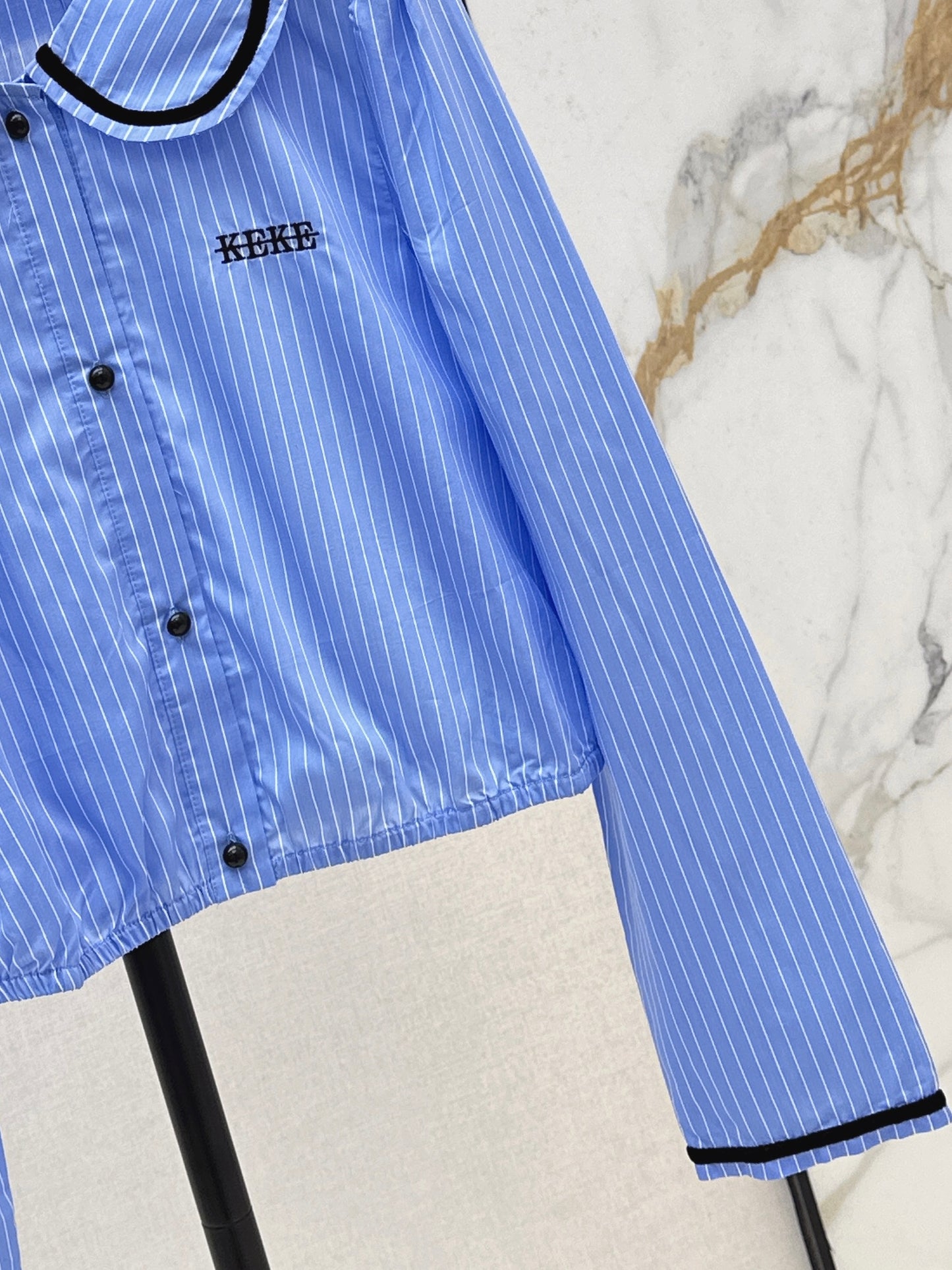 Short-sleeved collared shirt