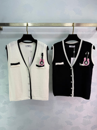 V-neck vest with contrasting trim