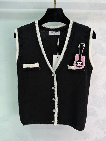 V-neck vest with contrasting trim