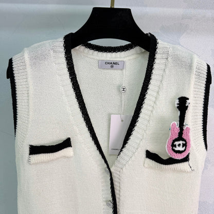 V-neck vest with contrasting trim