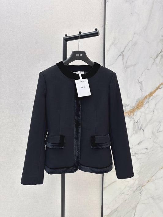 Velvet-trimmed, fitted waist coat